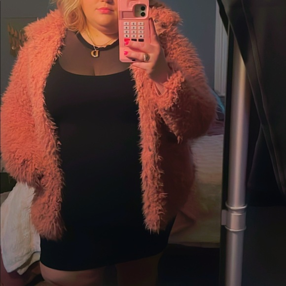 Meet your Posher, Danielle - Picture 4 of 7